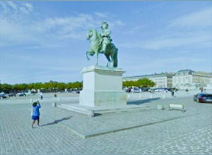 巴黎凡爾賽宮大巴停車場路易十四騎馬雕像旁